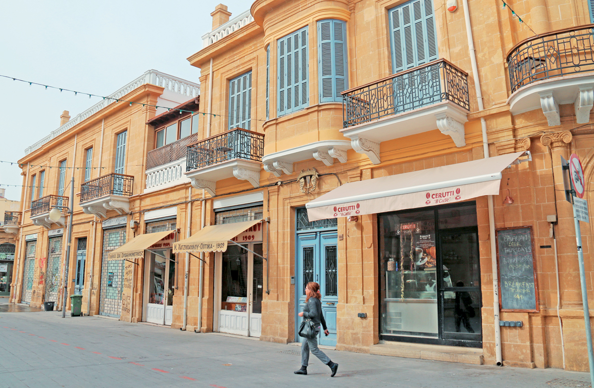 Χειροπέδες σε 17χρονο για τα μαχαιρώματα στη Φανερωμένη