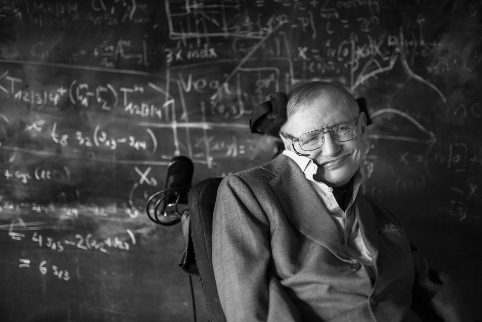 Stephen Hawking: Είμαστε όλοι ταξιδιώτες του χρόνου (BINTEO)