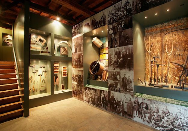 &Mu;&Omicron;&Upsilon;&Sigma;&Epsilon;&Iota;&Omicron;