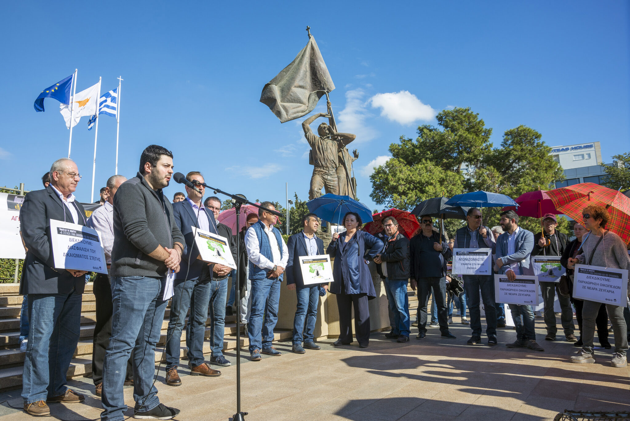 ΑΚΕΛ: Εκδήλωση διαμαρτυρίας στη Λεμεσό για τα ψηλά ενοίκια (ΦΩΤΟ)