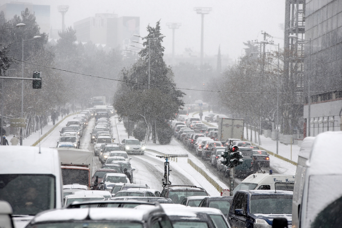 Σφοδρή κακοκαιρία και πολικές θερμοκρασίες κτυπούν την Ελλάδα