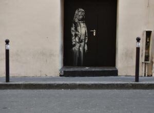 Έκανε" φτερά το έργο του Banksy για την τραγωδία στο Bataclan