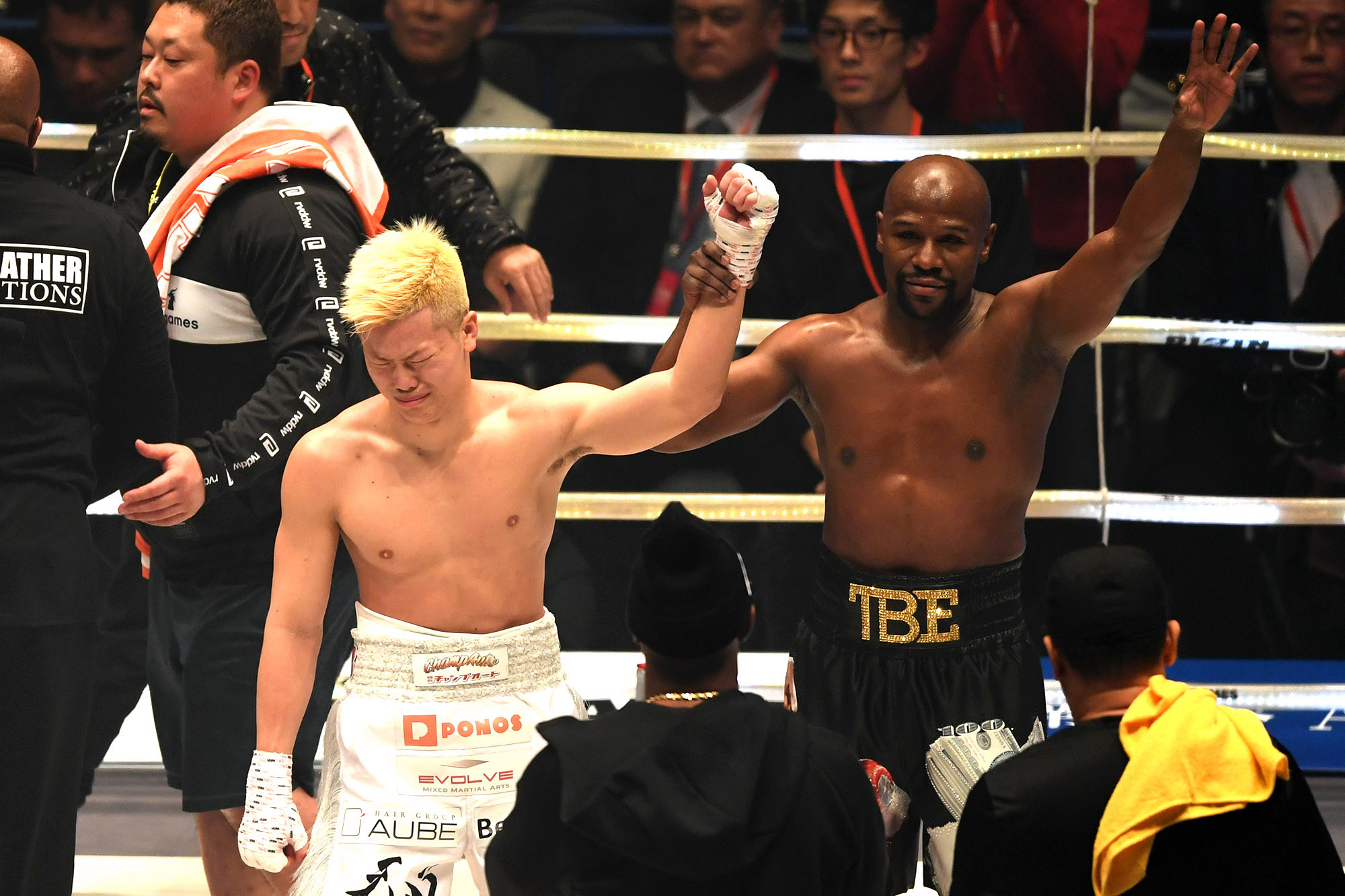 Το «τρελό» ποσό που κέρδισε ο Mayweather σε μόλις 139 δευτερόλεπτα (ΒΙΝΤΕΟ)