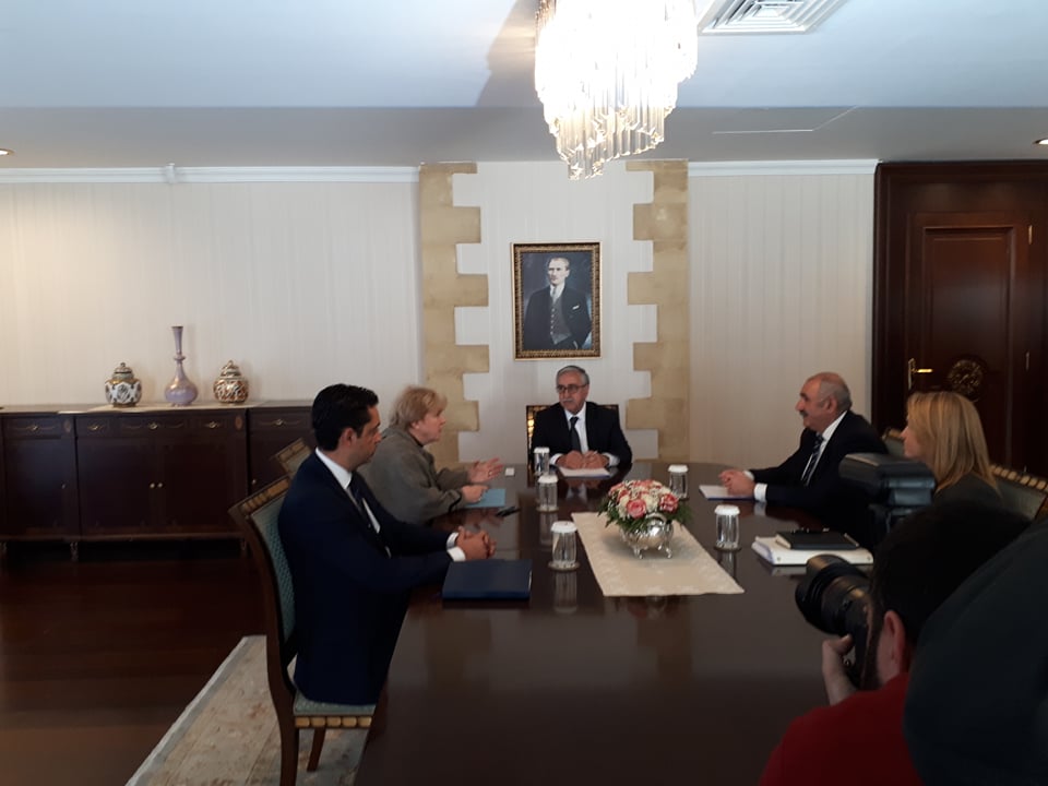 &sigma;&upsilon;&nu;ά&nu;&tau;&eta;&sigma;&eta; &Lambda;&omicron;&upsilon;&tau; &Alpha;&kappa;&kappa;&iota;&nu;&tau;&zeta;ί