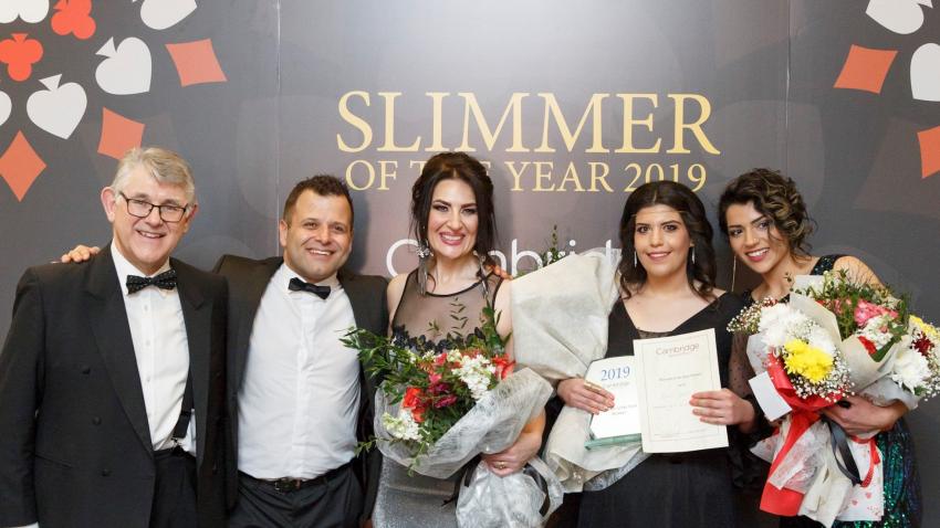 Andy Jones, Dean Ζένιος, Κούλλα Κουρέα Παύλου, Κατερίνα Βασιλείου, Δέσποινα Ψύλλου Andy Jones, Dean Ζένιος, Κούλλα Κουρέα Παύλου, Κατερίνα Βασιλείου, Δέσποινα Ψύλλου