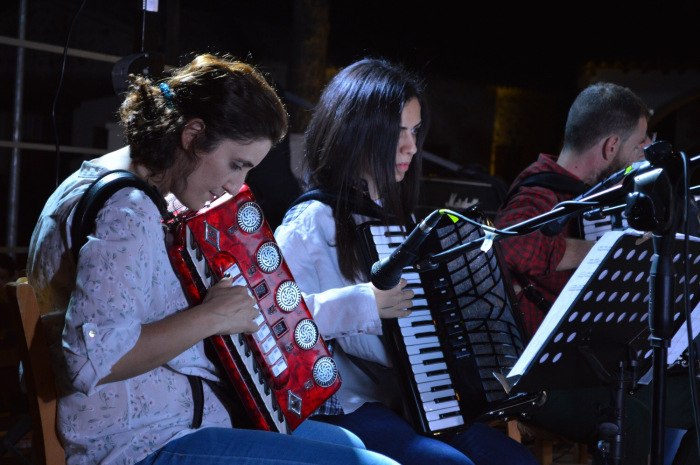 &Phi;&Epsilon;&Sigma;&Tau;&Iota;&Beta;&Alpha;&Lambda; &Alpha;&Kappa;&Omicron;&Rho;&Tau;&Epsilon;&Omicron;&Nu;