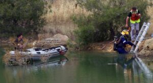 "Χτενίζει" τη λίμνη Μεμί του Ξυλιάτου η ομάδα από το Ισραήλ