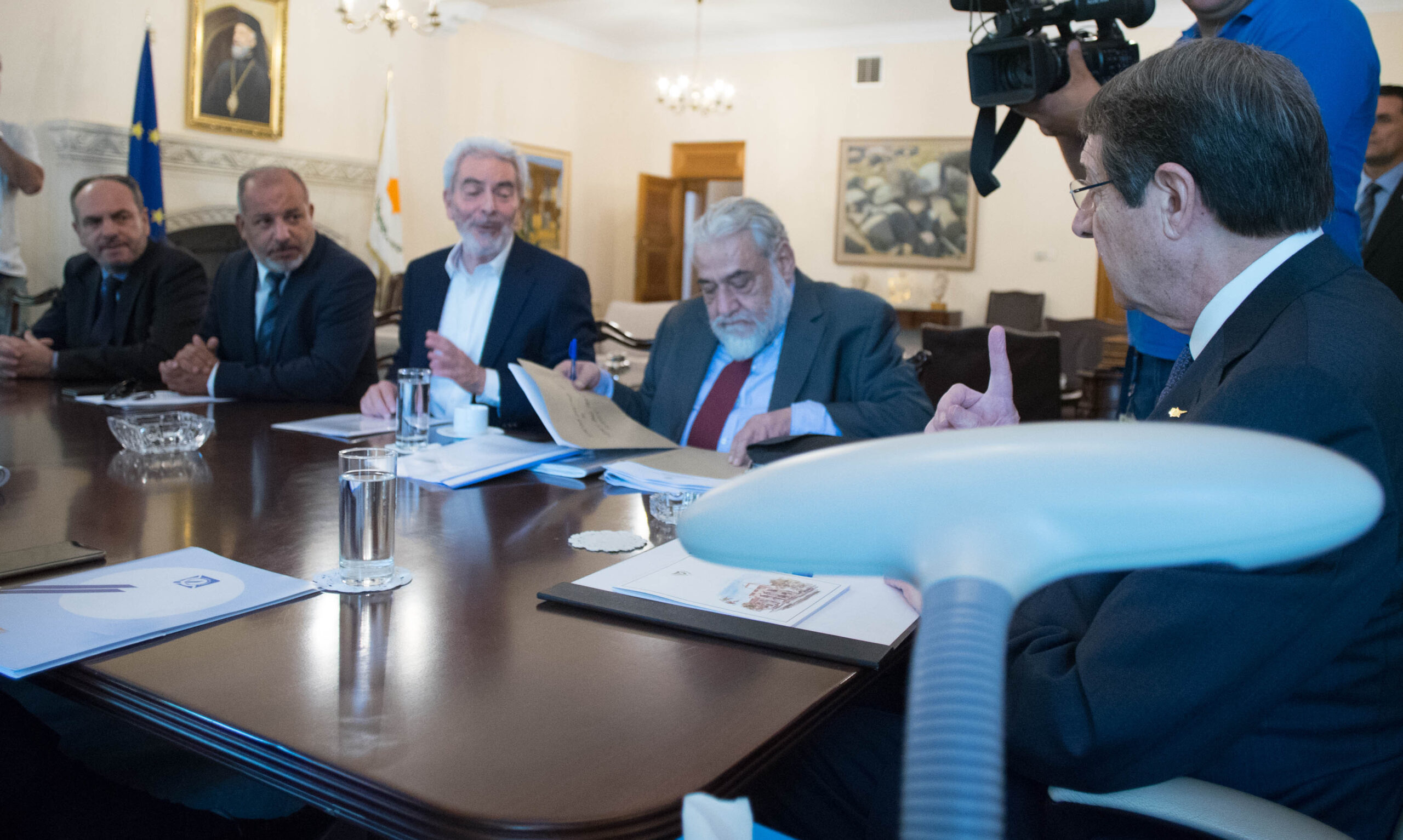 &Sigma;&Upsilon;&Nu;&Delta;&Epsilon;&Sigma;&Mu;&Omicron;&Sigma; &Delta;&Alpha;&Nu;&Epsilon;&Iota;&Omicron;&Lambda;&Eta;&Pi;&Tau;&Omega;&Nu;