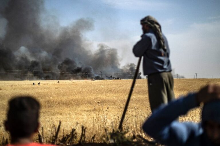 Τουλάχιστον δέκα νεκροί από τους φονικούς εμπρησμούς στη βορειοανατολική Συρία