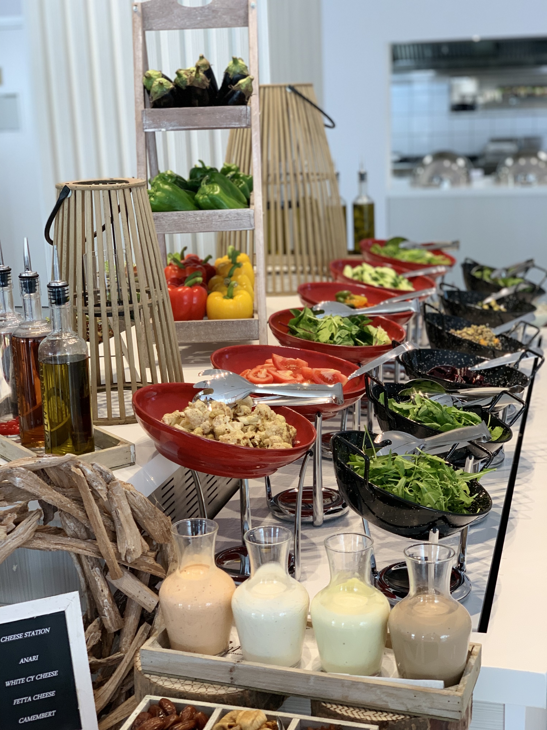 &Kappa;&alpha;&iota; &epsilon;ά&nu; &pi;&epsilon;&theta;&upsilon;&mu;ή&sigma;&alpha;&tau;&epsilon; &gamma;&epsilon;ύ&sigma;&epsilon;&iota;&sigmaf; &alpha;&pi;ό &Epsilon;&lambda;&lambda;ά&delta;&alpha; &tau;ό&tau;&epsilon; &eta; &epsilon;&pi;&iota;&lambda;&omicron;&gamma;ή &epsilon;ί&nu;&alpha;&iota; &xi;&epsilon;&kappa;ά&theta;&alpha;&rho;&eta; &alpha;&phi;&omicron;ύ &mu;&pi;&omicron;&rho;&epsilon;ί&tau;&epsilon; &alpha;&pi;&lambda;ά &nu;&alpha; &epsilon;&pi;&iota;&sigma;&kappa;&epsilon;&phi;&theta;&epsilon;ί&tau;&epsilon;&nbsp;&tau;&omicron; Meze by Elliniko. &Phi;&upsilon;&sigma;&iota;&kappa;ά &upsilon;&pi;ά&rho;&chi;&epsilon;&iota; &kappa;&alpha;&iota; &tau;&omicron; &epsilon;&sigma;&tau;&iota;&alpha;&tau;ό&rho;&iota;&omicron; Palletes &pi;&omicron;&upsilon; &theta;&alpha; &alpha;&pi;&omicron;&lambda;&alpha;ύ&sigma;&epsilon;&tau;&epsilon; &tau;&omicron; &Pi;&Rho;&Omicron;&Gamma;&Epsilon;&Upsilon;&Mu;&Alpha; &sigma;&alpha;&sigmaf;&nbsp;(&delta;&epsilon;ί&tau;&epsilon; &tau;&iota;&sigmaf; &phi;&omega;&tau;&omicron;&gamma;&rho;&alpha;&phi;ί&epsilon;&sigmaf; &pi;&omicron;&upsilon; &alpha;&kappa;&omicron;&lambda;&omicron;&upsilon;&theta;&omicron;ύ&nu; &gamma;&iota;&alpha; &nu;&alpha; &kappa;&alpha;&tau;&alpha;&lambda;ά&beta;&epsilon;&tau;&epsilon; &gamma;&iota;&alpha;&tau;ί &tau;&omicron; &pi;&rho;ό&gamma;&epsilon;&upsilon;&mu;&alpha; &epsilon;ί&nu;&alpha;&iota; &kappa;&epsilon;&phi;&alpha;&lambda;&alpha;ί&alpha;)