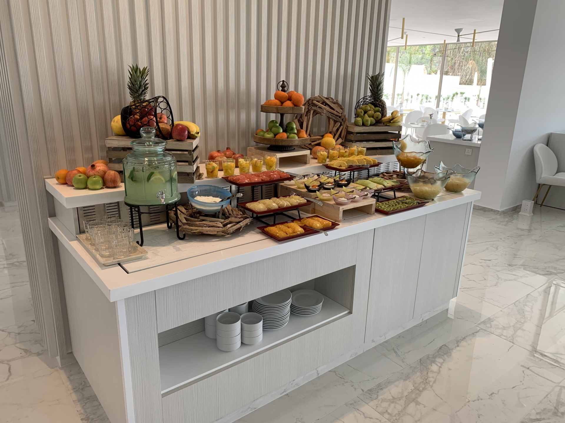 &Kappa;&alpha;&iota; &epsilon;ά&nu; &pi;&epsilon;&theta;&upsilon;&mu;ή&sigma;&alpha;&tau;&epsilon; &gamma;&epsilon;ύ&sigma;&epsilon;&iota;&sigmaf; &alpha;&pi;ό &Epsilon;&lambda;&lambda;ά&delta;&alpha; &tau;ό&tau;&epsilon; &eta; &epsilon;&pi;&iota;&lambda;&omicron;&gamma;ή &epsilon;ί&nu;&alpha;&iota; &xi;&epsilon;&kappa;ά&theta;&alpha;&rho;&eta; &alpha;&phi;&omicron;ύ &mu;&pi;&omicron;&rho;&epsilon;ί&tau;&epsilon; &alpha;&pi;&lambda;ά &nu;&alpha; &epsilon;&pi;&iota;&sigma;&kappa;&epsilon;&phi;&theta;&epsilon;ί&tau;&epsilon;&nbsp;&tau;&omicron; Meze by Elliniko. &Phi;&upsilon;&sigma;&iota;&kappa;ά &upsilon;&pi;ά&rho;&chi;&epsilon;&iota; &kappa;&alpha;&iota; &tau;&omicron; &epsilon;&sigma;&tau;&iota;&alpha;&tau;ό&rho;&iota;&omicron; Palletes &pi;&omicron;&upsilon; &theta;&alpha; &alpha;&pi;&omicron;&lambda;&alpha;ύ&sigma;&epsilon;&tau;&epsilon; &tau;&omicron; &Pi;&Rho;&Omicron;&Gamma;&Epsilon;&Upsilon;&Mu;&Alpha; &sigma;&alpha;&sigmaf;&nbsp;(&delta;&epsilon;ί&tau;&epsilon; &tau;&iota;&sigmaf; &phi;&omega;&tau;&omicron;&gamma;&rho;&alpha;&phi;ί&epsilon;&sigmaf; &pi;&omicron;&upsilon; &alpha;&kappa;&omicron;&lambda;&omicron;&upsilon;&theta;&omicron;ύ&nu; &gamma;&iota;&alpha; &nu;&alpha; &kappa;&alpha;&tau;&alpha;&lambda;ά&beta;&epsilon;&tau;&epsilon; &gamma;&iota;&alpha;&tau;ί &tau;&omicron; &pi;&rho;ό&gamma;&epsilon;&upsilon;&mu;&alpha; &epsilon;ί&nu;&alpha;&iota; &kappa;&epsilon;&phi;&alpha;&lambda;&alpha;ί&alpha;)