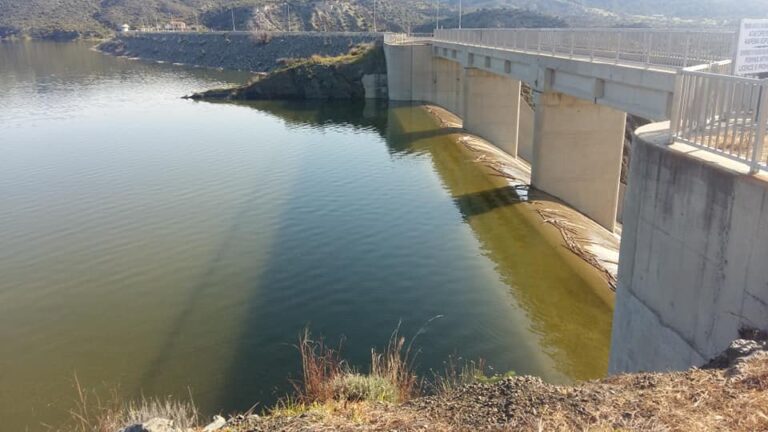 Σε συναγερμό οι αρχές για όχημα που βρέθηκε σε λίμνη στην επαρχία Λευκωσίας