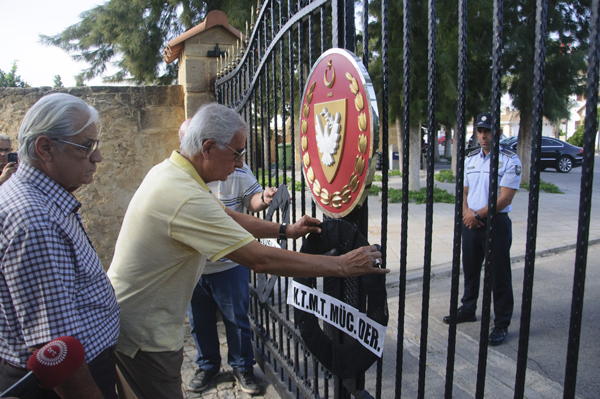 μαύρο στεφάνι  λεγόμενο προεδρικο ΤΜΤ 2