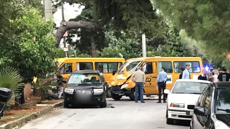 Δέκα παιδιά στο νοσοκομείο μετά από τροχαίο ατύχημα με το σχολικό τους λεωφορείο