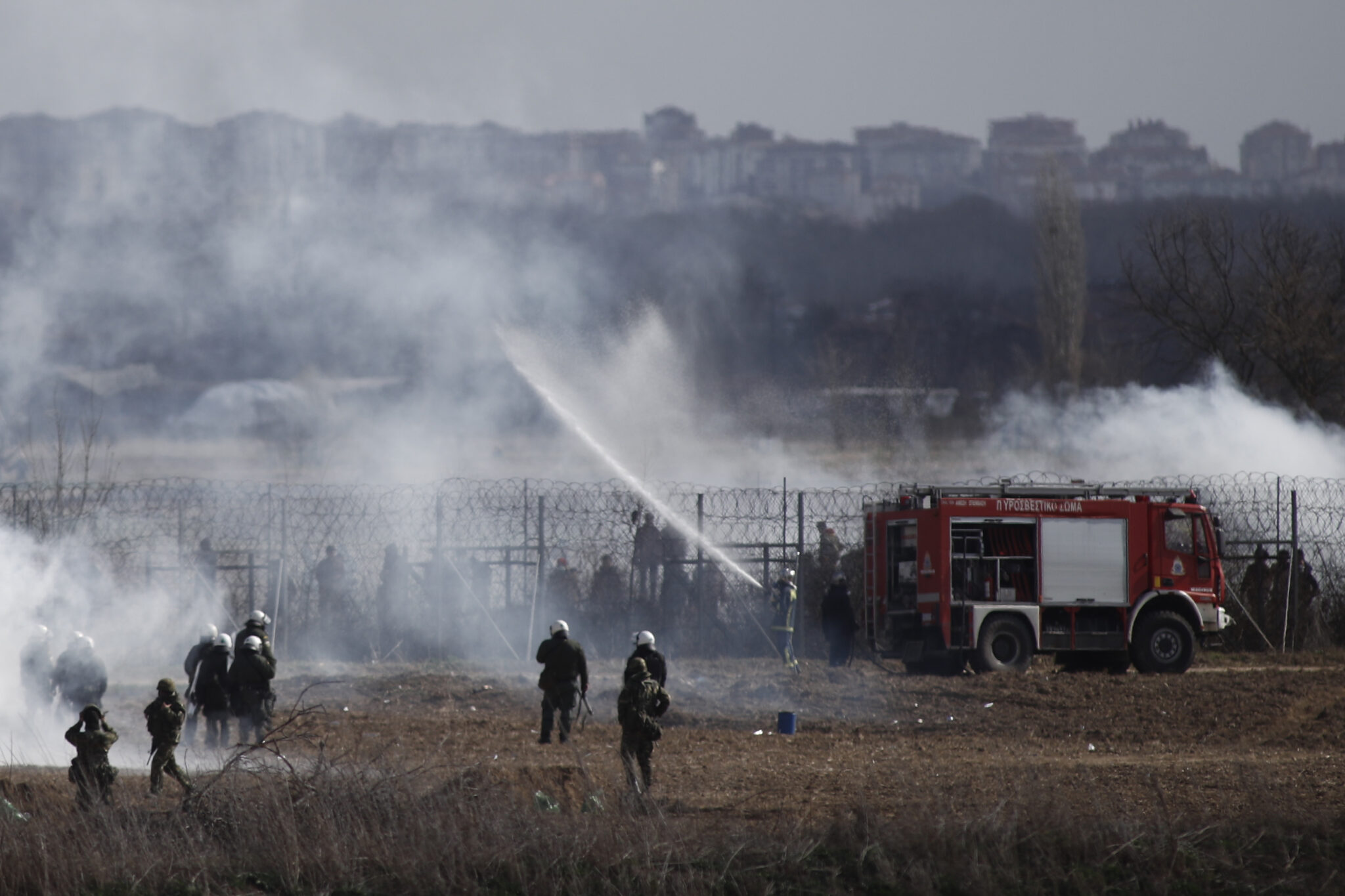 Αδιάκοπα συνεχίζονται τα επεισόδια στις Καστανιές του Έβρου (ΒΙΝΤΕΟ)