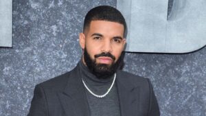 O Drake μας "σύστησε" για πρώτη φορά τον…2χρονο κατάξανθο γιο του (ΦΩΤΟ)