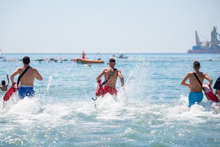 Θρήνος και φωνές διαμαρτυρίας για τον θάνατο του 9χρονου Ποσειδώνα (ΒΙΝΤΕΟ)