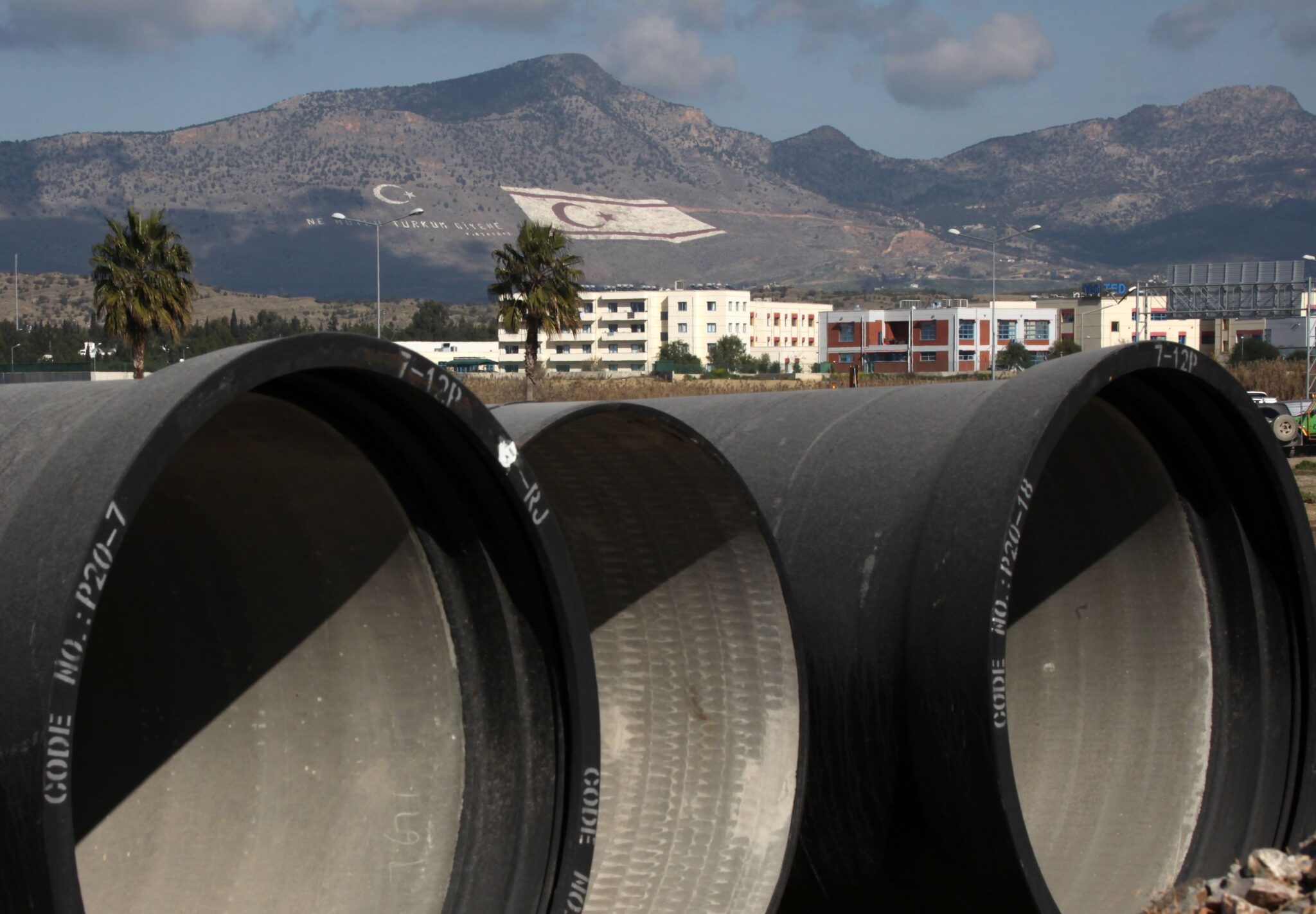 Ψάχνουν στα κατεχόμενα την αιτία της δυσοσμίας που "πνίγει" την Λευκωσία