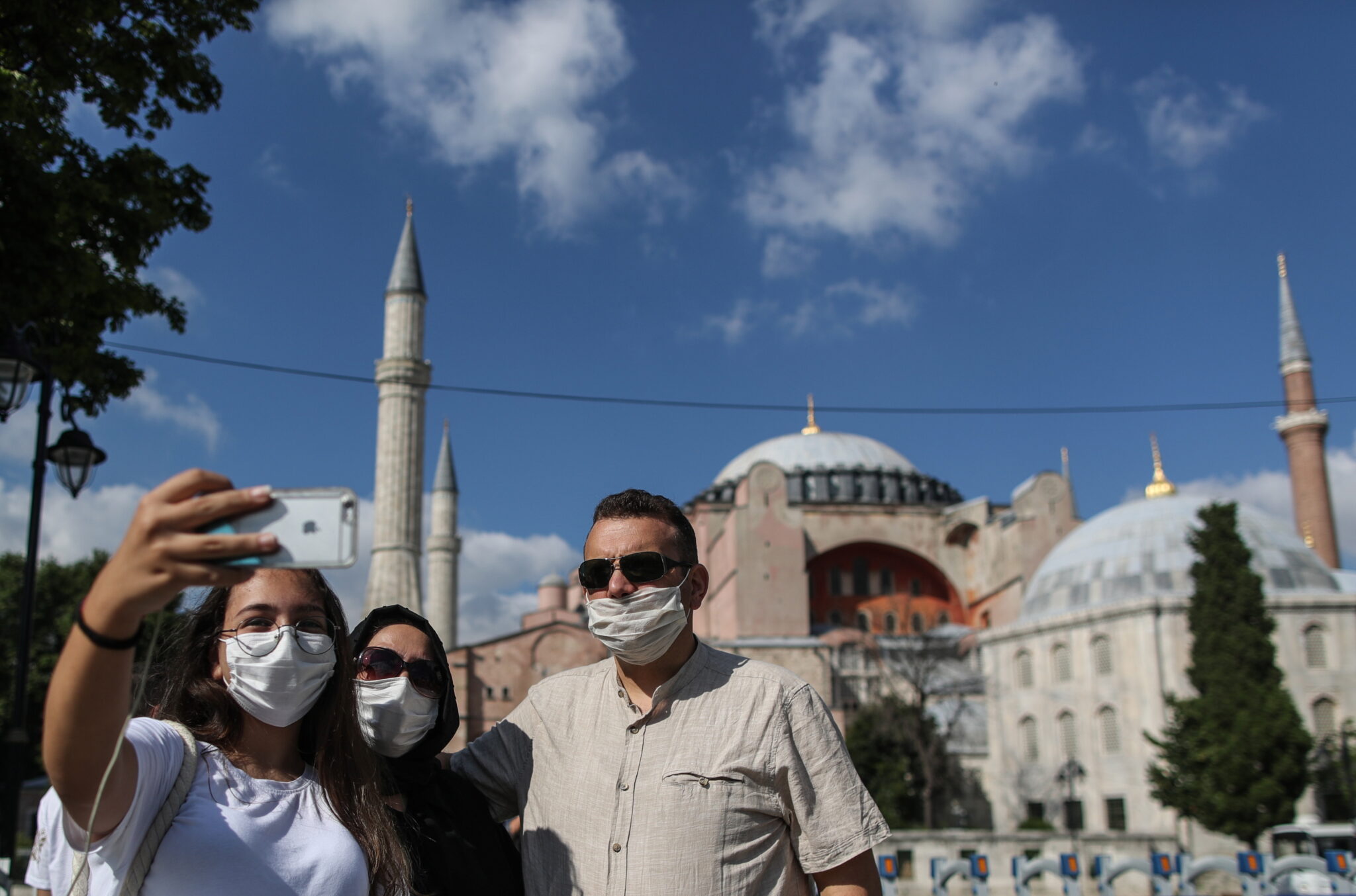 Οι Τούρκοι ψάχνουν τη φόρμουλα για να καλύψουν τις αγιογραφίες στην Αγία Σοφία