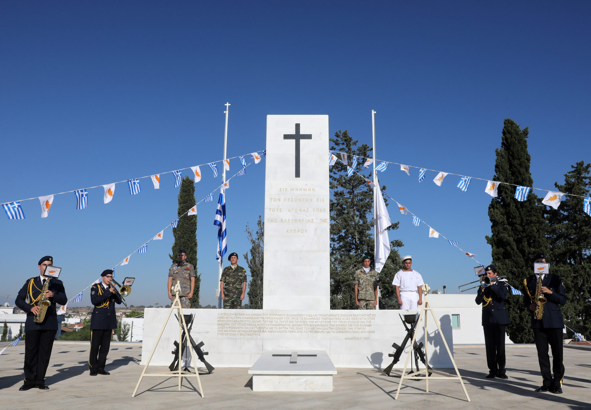 Μαύρη επέτειος με την έγνοια στις νέες επιθετικές ενέργειες της Τουρκίας (VID)