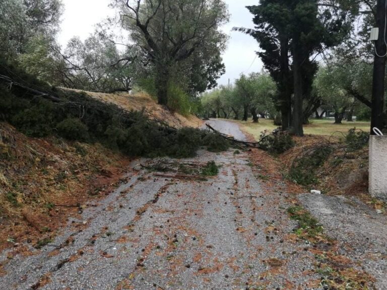 Σαρώνει ο «Ιανός»: Συναγερμός για εγκλωβισμένους στην Φθιώτιδα