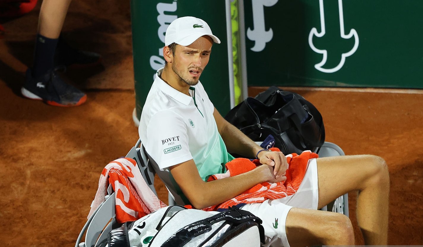 Έμεινε εκτός Roland Garros από τον πρώτο γύρο ο Μεντβέντεφ