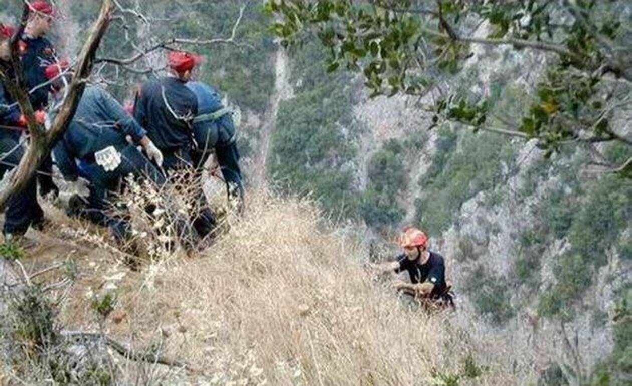 Φοβερό δυστύχημα στο Αγρίνο: Αγροτικό όχημα έπεσε σε χαράδρα 70 μέτρων (ΦΩΤΟ)