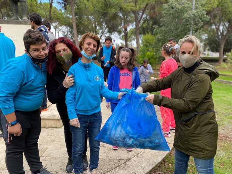 Η έκπληξη με τα φλαμίνγκο που ετοίμασαν μαθητές και συγκίνησαν την Κλέλια (VID)