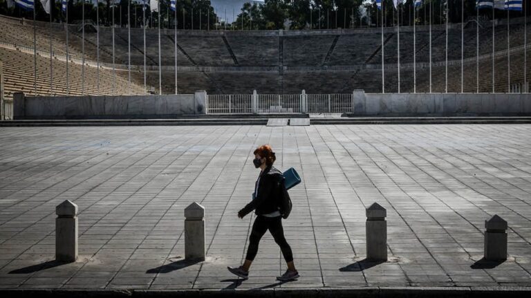 «Έκρηξη» κρουσμάτων στην Ελλάδα με πέραν των 2.700 νέων περιστατικών