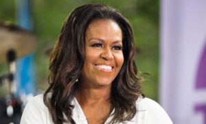 Η Michelle Obama απολαμβάνει τη γυμναστική της στην παραλία