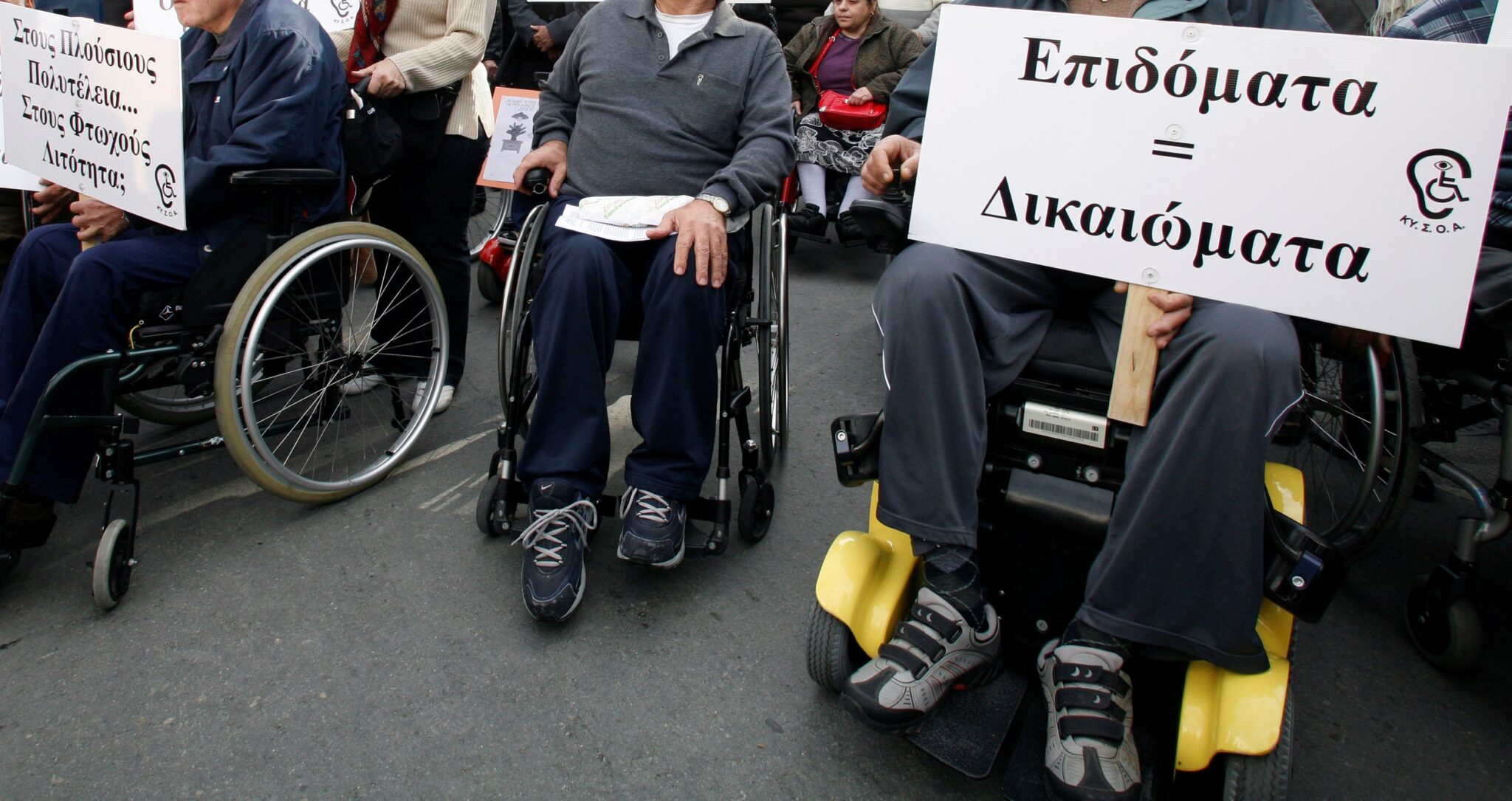 Ήταν πολύ όμορφη για να είναι ανάπηρη, ενώ έστειλαν κωφό να δουλέψει τηλεφωνητής