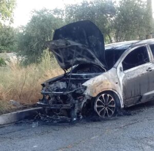 Πυρπόλησαν το όχημα 42χρονης στα Κάτω Πολεμίδια, που ήταν σταθμευμένο στην αυλή