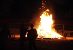 Αυστηρές οι ποινές για το άναμμα της "λαμπρατζιάς"