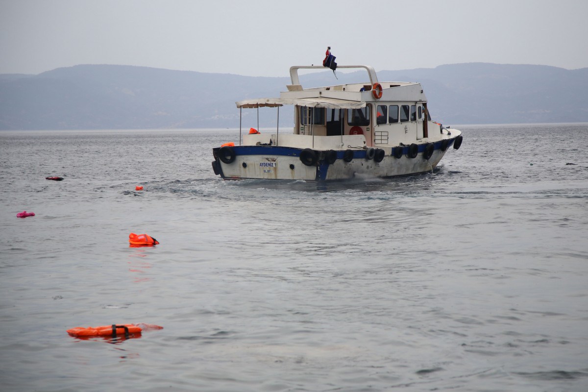 Πατέρας και παιδί κινδύνεψαν σε σκάφος και διασώθηκαν μέσα σε 10 λεπτά