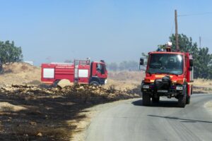 Δυο πυρκαγιές το μεσημέρι σε Λεύκαρα και Παρεκκλησιά