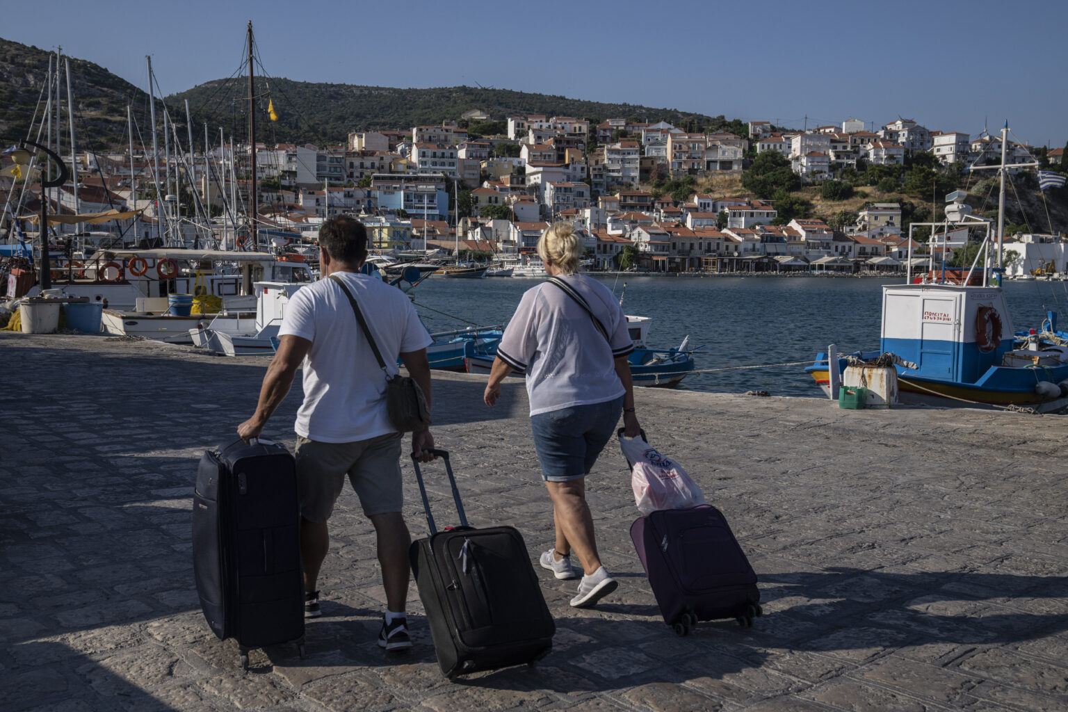 Σε καραντίνα δεκαπέντε Ιταλοί που πήγαν για διακοπές στην Ίο