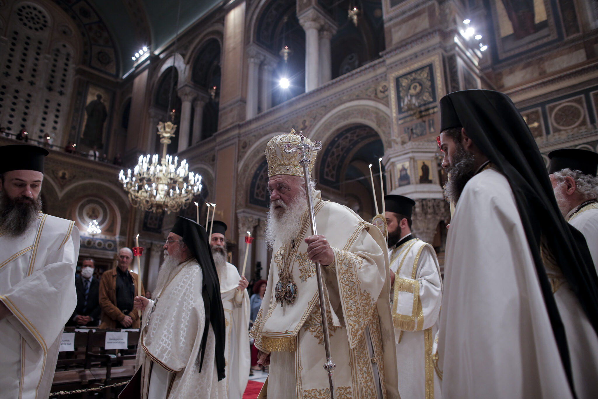 Η Ιερά Σύνοδος της Ελλάδος απαντά για τα εμβρυα και τα μικροτσίπ στα εμβόλια