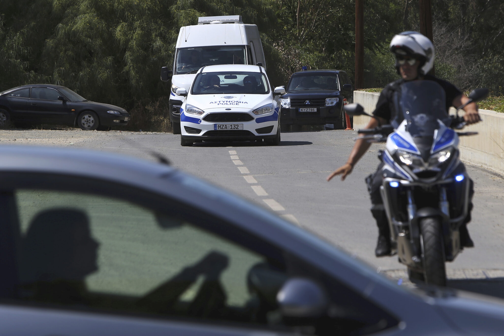 Χειροπέδες σε 38χρονο που κουβαλούσε πιστόλι με σιγαστήρα