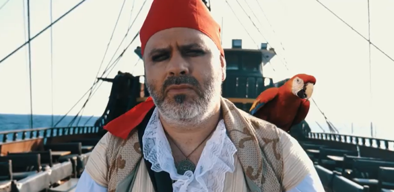 Ο Λούης ως “Fat Sparrow” – Iδού το εντυπωσιακό trailer για το "Λούης Night Show"