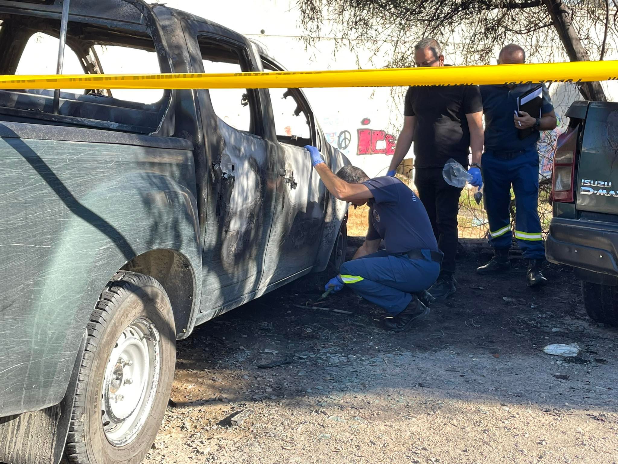 Πού στρέφονται οι έρευνες για τον εμπρησμό δύο οχημάτων της Υπηρεσίας Θήρας