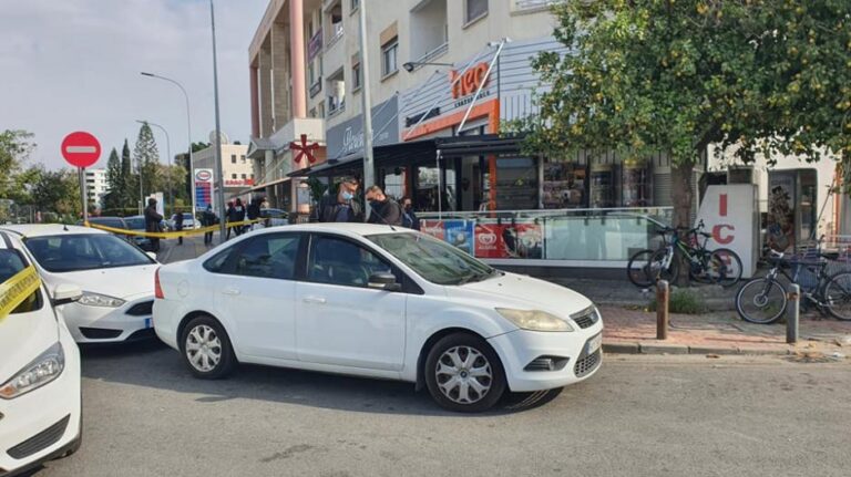 Έφοδος Αστυνομίας στην πολυκατοικία του φόνου στον Παρισσινό – Δύο συλλήψεις