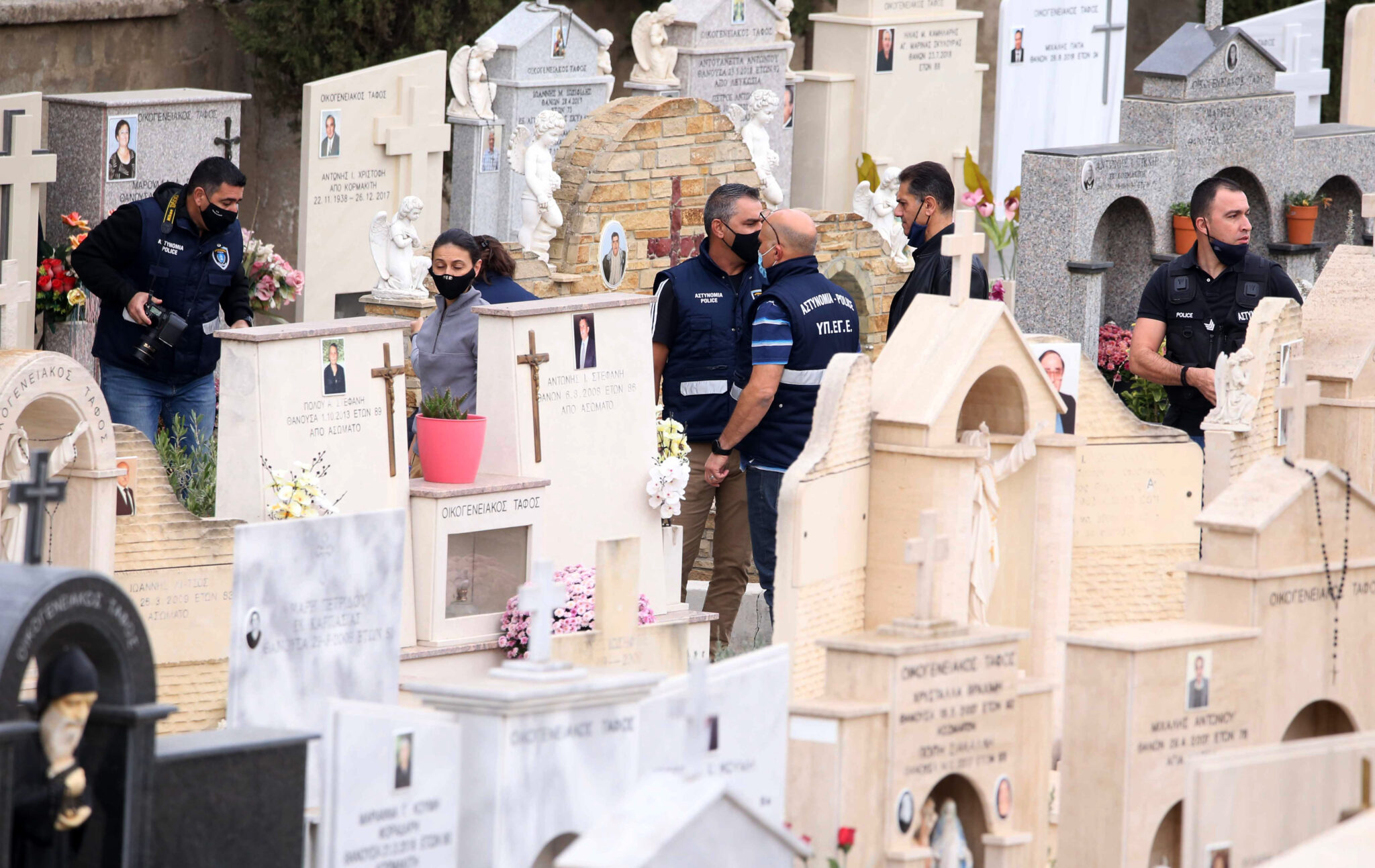 Αποφασισμένος να καταθέσει ο 36χρονος παρά τη σύληση του τάφου της μητέρας του