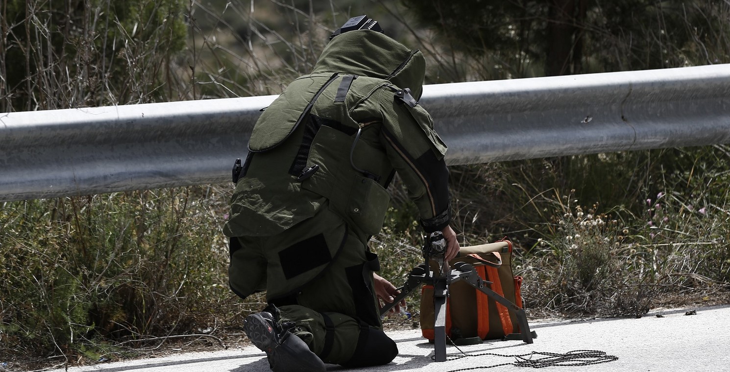 Βρήκαν στο σπίτι τους αντικείμενο που μοιάζει με χειροβομβίδα