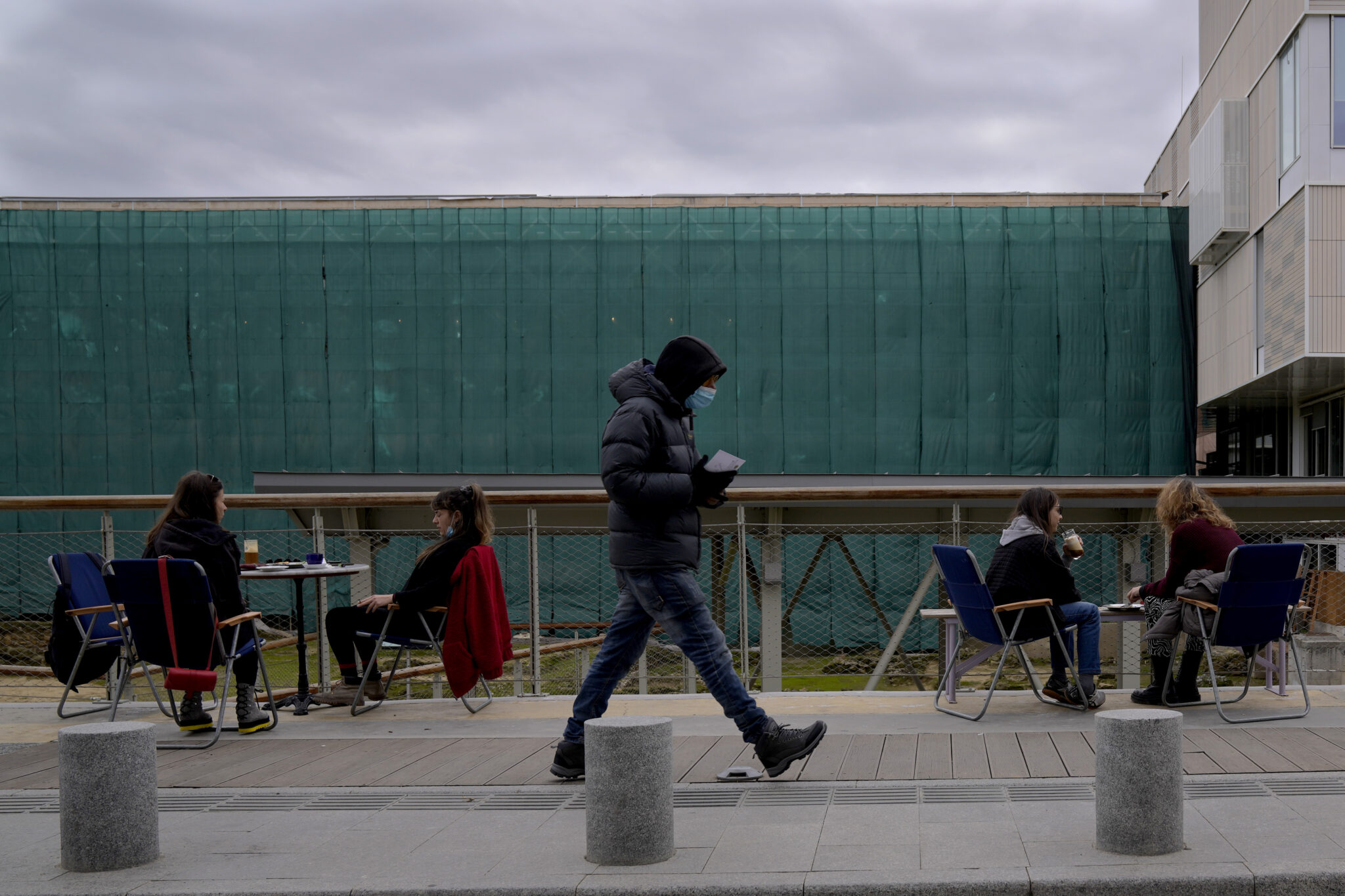 Αποδεσμεύεσαι εάν περάσουν 10 μέρες και επιμένουν τα συμπτώματα;