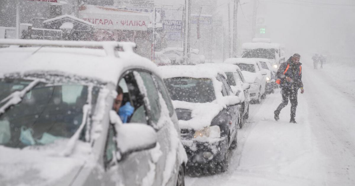 Έπαθε έμφραγμα ενώ ήταν εγκλωβισμένος στην Αττική οδό