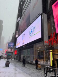 Σε γιγαντοοθόνη στην Times Square το έργο του "Hope For Children"