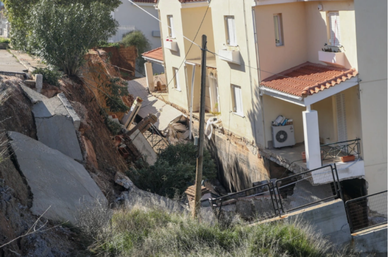 Σπίτι στον Νέο Βουτζά "βυθίστηκε" τρία μέτρα: Καθιζήσεις απειλούν την περιοχή