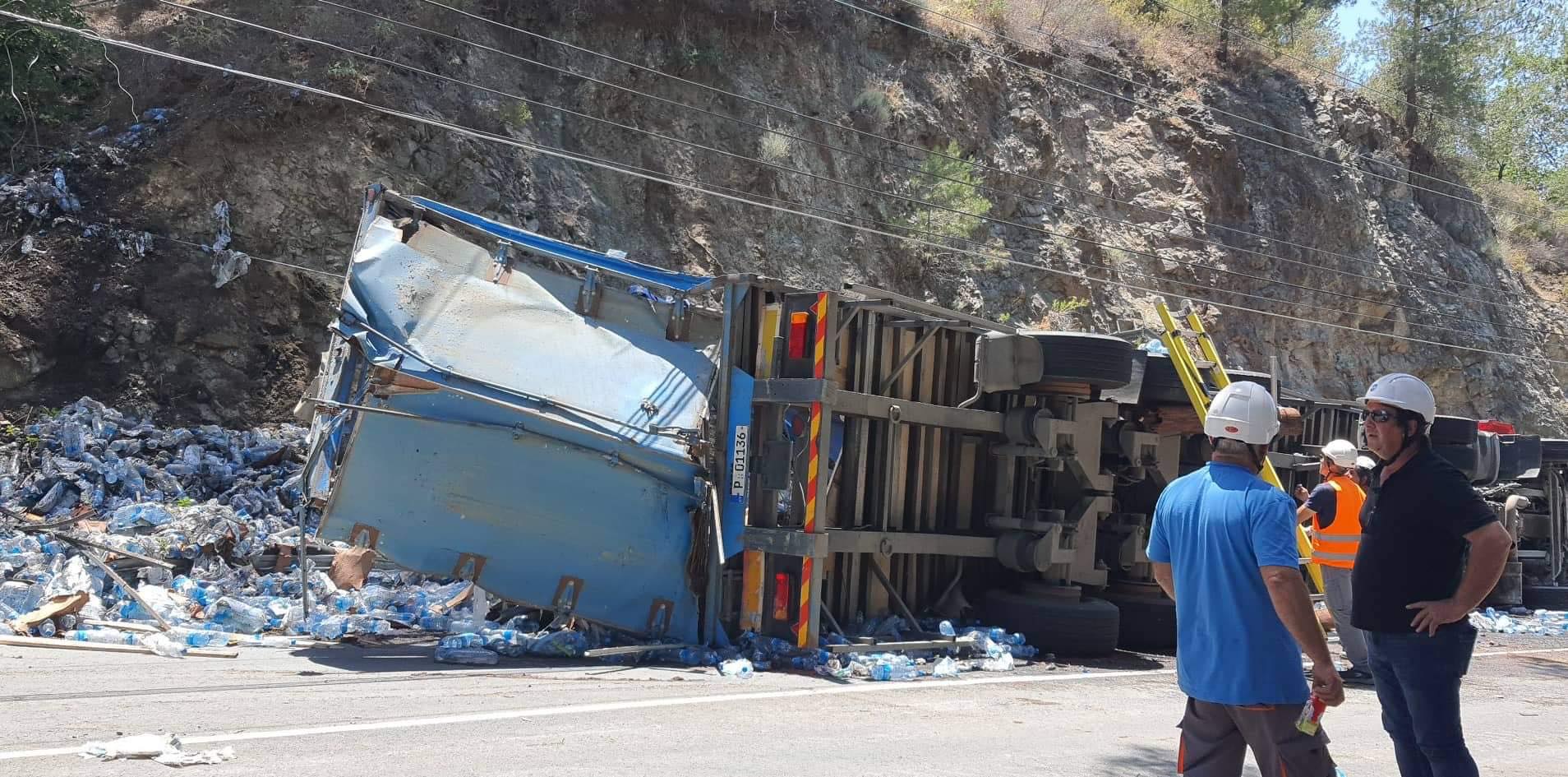 Τραγωδία στον Μονιάτη: Νεκρός 32χρονος οδηγός φορτηγού που μετέφερε νερό