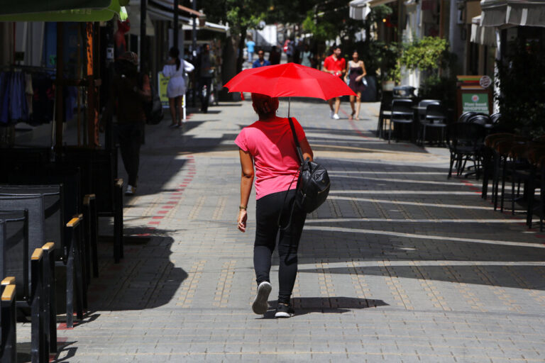 Σε κλοιό καύσωνα η Κύπρος, ο υδράργυρος θα ξεπεράσει τους 40 βαθμούς