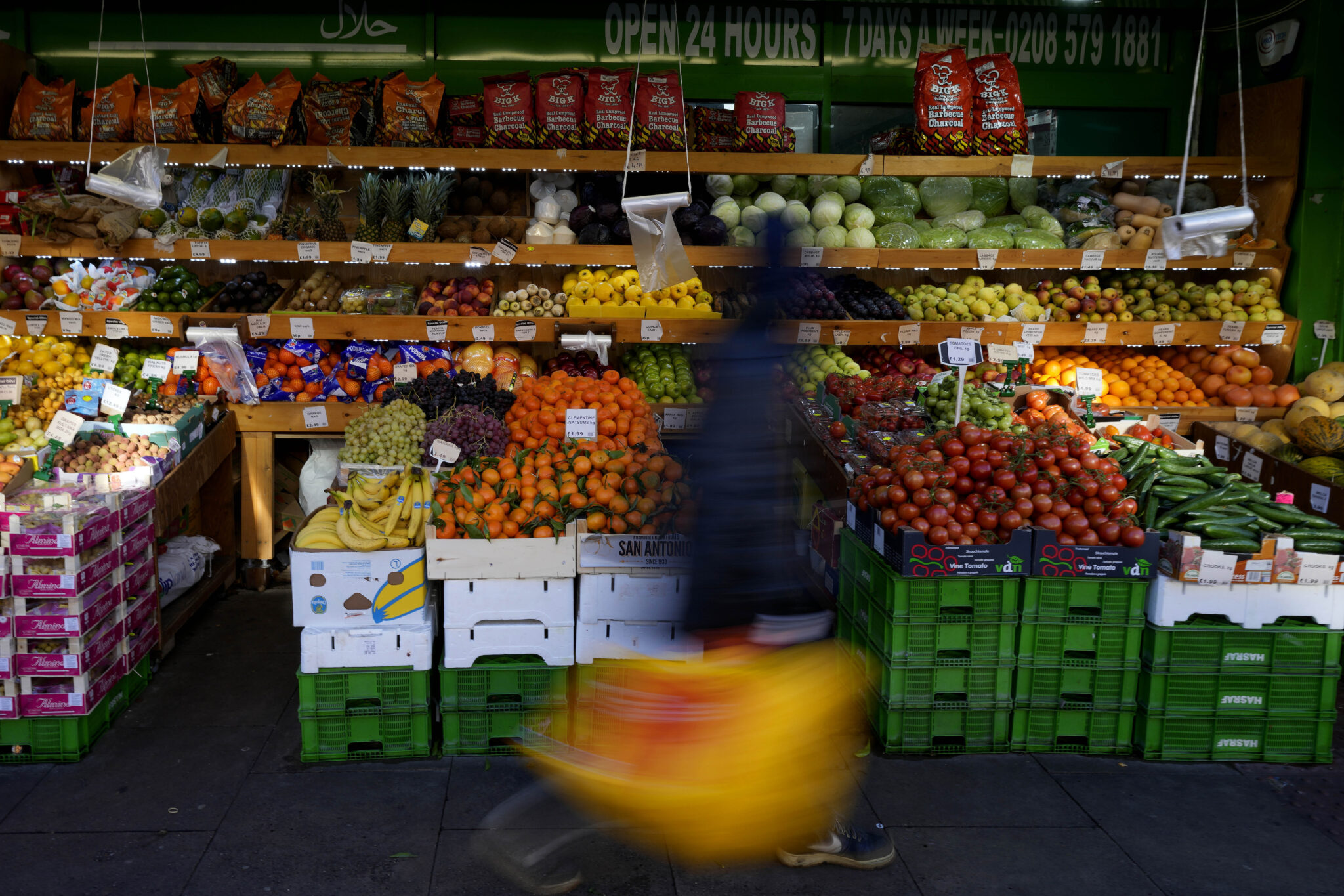 Φως στο τούνελ; Μειώνεται ο ρυθμός των αυξήσεων στις τιμές (ΒΙΝΤΕΟ)